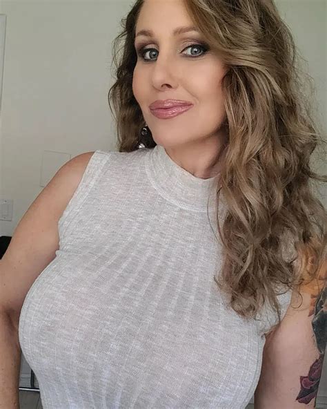 Julia Ann: Checkout Free Milf Porn Here 